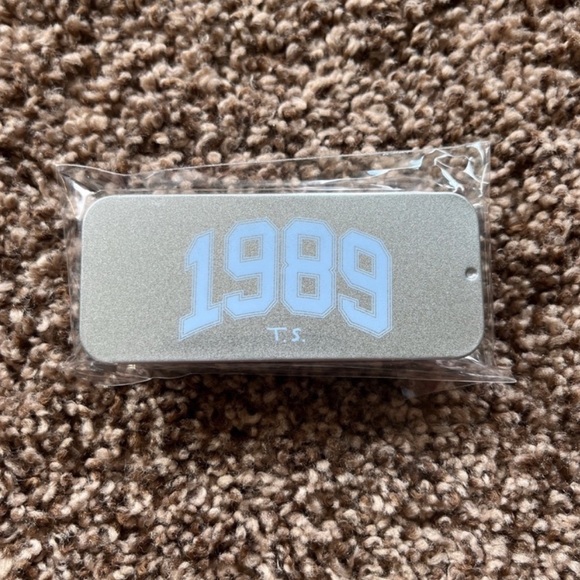 NEW Taylor Swift 1989 Guitar Pick Set - Picture 3 of 3